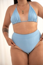 Светло синьо